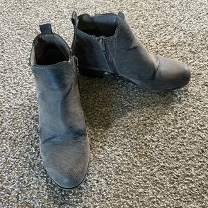 ‼️SOLD‼️ Women’s Ankle Boots size 8M